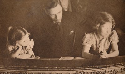 York hercege és Erzsébet és Margit hercegnők a pantomimban, 1935. február 6-án. alkotó: Unbekannt