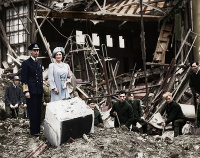 A király és királynő felméri a bombakárokat, Buckingham-palota, London, II. világháború, 1940 alkotó: Unbekannt