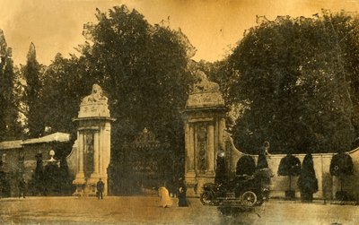 The Lion Gates, Hampton Court, London, 1910. alkotó: Unbekannt