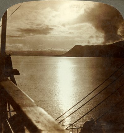 Az éjféli nap júliusban a Spitzbergák sziklái és a Jeges-tenger felett, 1905. alkotó: Unbekannt