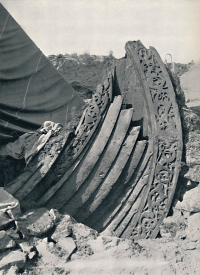 Az Oseberg hajó a halomban, a száron és a korláton lévő faragással, 1935 alkotó: Unbekannt