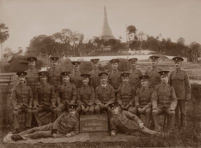 The Quartermasters Staff of the 1st Royal Munster Fusiliers, Rangoon, Burma, 1913 alkotó: Unbekannt