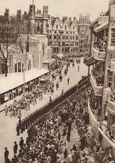 Az állami edző VI. György király 1937-es megkoronázása után elhagyja a Westminster Abbeyt alkotó: Unbekannt