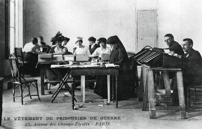 A hadifogoly ruházata, Champs-Élysées, Párizs, I. világháború, 1914-1918 alkotó: Unbekannt
