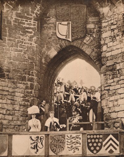 A walesi herceg beiktatása a Caernarvon kastélyban, 1911. július 13., 1935. alkotó: Unbekannt