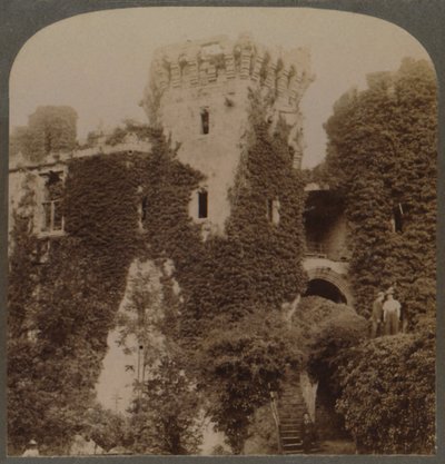 A Raglan kastély borostyánnal borított tornyai, I. Károly utolsó erőssége, Monmouthshire, Anglia, c1 alkotó: Unbekannt