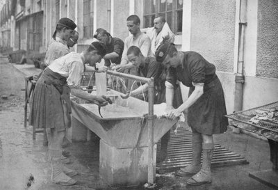 A reggeli vécé a kontinensen, 1914 alkotó: Unbekannt