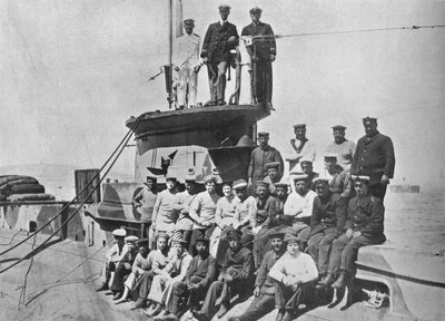 A HM E14 tengeralattjáró tisztjei és legénysége, 1915. alkotó: Unbekannt