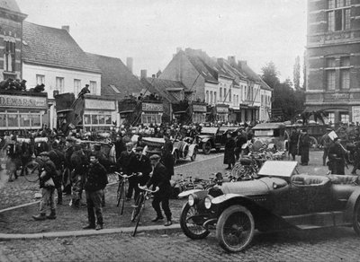 A gépjárművek szerepe az Antwerpenből való visszavonulásban, 1914 alkotó: Unbekannt