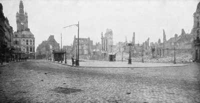 Douai romjai és harangtornya, Franciaország, 1918 alkotó: Unbekannt