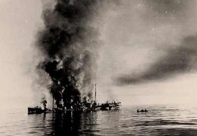 Alexander Sibiryakov jégtörő elsüllyesztése az Admiral Scheer német cirkáló által 1942. augusztus 25-én. alkotó: Unbekannt