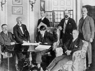 A szerződés megalkotói, 1921. december 6 alkotó: Unbekannt