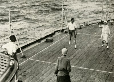 Őfelségeik a H.M.S. fedélzetén található játékban. Ismert, 1927, 1937. alkotó: Unbekannt