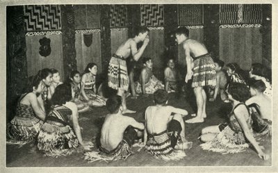 Ezek a maori gyerekek a Whakarewarewa-i Native Schoolban egy kézi játékot játszanak, c1948-ban. alkotó: Unbekannt