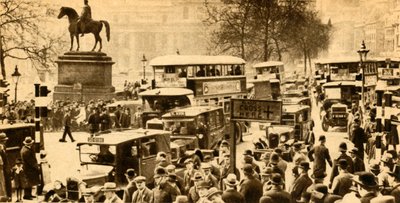 Forgalom a Trafalgar Square-en, London, 1933. alkotó: Unbekannt