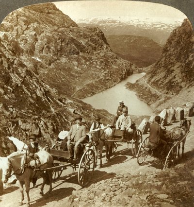 Utazók hegyi úton Seljestad vad szakadékán keresztül, Norvégia, c1905. alkotó: Unbekannt