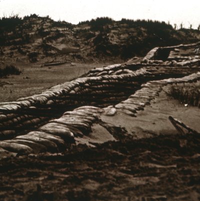 Árkok a dűnék menedékében, Nieuwpoort, Flandria, Belgium, c1914-c1918 alkotó: Unbekannt