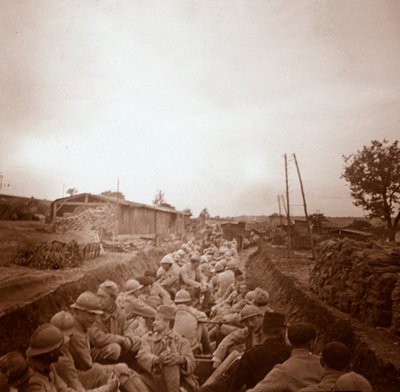 Csapatok nyitott vonatkocsikban, Genicourt, Észak-Franciaország, 1914-c1918 alkotó: Unbekannt