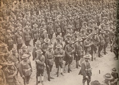 Az Egyesült Államok csapatai 1917. augusztus 15-én a Londonon átvonuló felvonulás előtt parádéztak. alkotó: Unbekannt