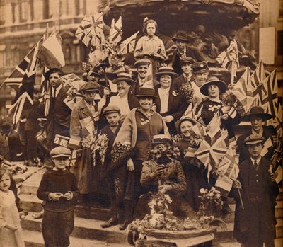 Győzelmi ünnepségek Eros alatt, Piccadilly, London, 1918, 1938 alkotó: Unbekannt
