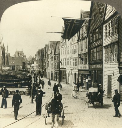 Raktárak a rakpart mentén Bergen óvárosában, évszázadok óta Norvégia nagy halpiaca, 1905. alkotó: Unbekannt
