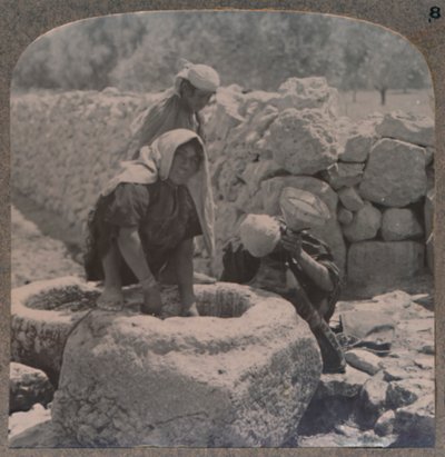 Nők vizet merítenek a mágusok kútjánál, a betlehemi úton, 1900 körül alkotó: Unbekannt