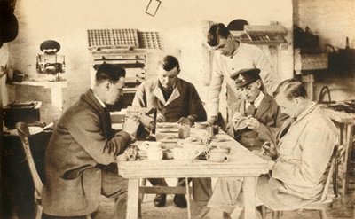 Sebesült katonák fazekas osztályon...Devon, Első világháború, 1914-1918, 1933. alkotó: Unbekannt