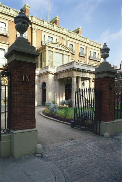 A Hertford House bejáratának külső nézete, Manchester Square, London alkotó: Unbekannt Unbekannt