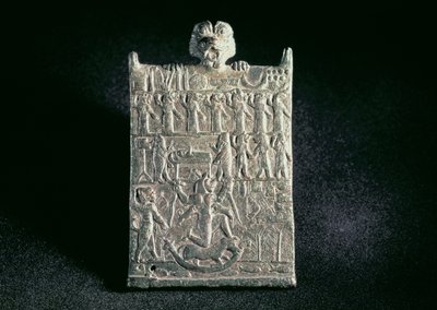00362 Pokoltábla, amely a neoasszír Lamashtu elleni összeesküvést ábrázolja Mezopotámiából, ie 1700 körül (bronz) alkotó: Unbekannt