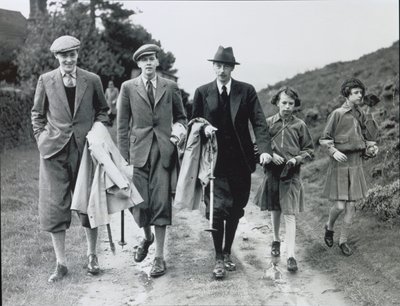 10. herceg négy gyermekével, Billyvel, Andrew-val, Anne-nel és Elizabeth-tel a Bolton Abbeyben, 1938 körül (f/w fotó) alkotó: William M. Timlin
