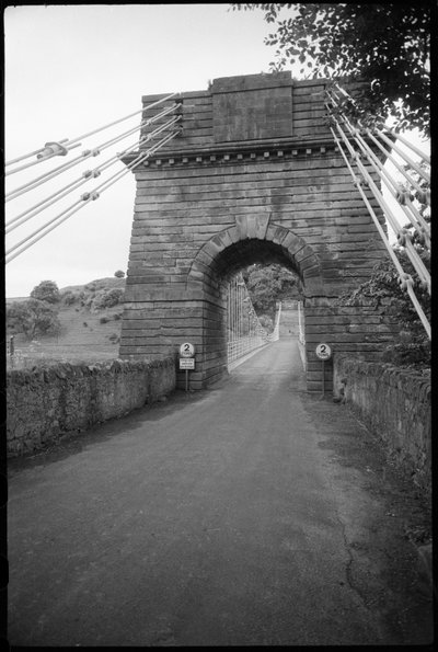 A Union Bridge általános képe, a déli móló déli emelkedése, valamint a háttérben az angol határon az északi móló felé ívelő íven keresztül északra húzódó híd , Union Bridge, Loanend, Horncliffe, Northumberland, UK, UK, c alkotó: Unbekannter Künstler