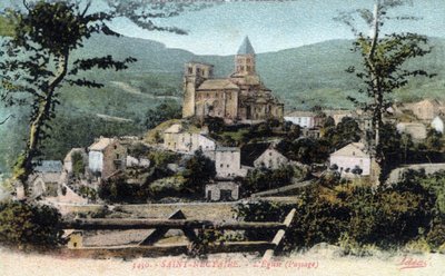 Auvergne, Puy-de-Dome (63), Saint Nectaire (Saint-Nectaire): kilátás a falura és a templomra, 19. század vége-XX. század eleje - Képeslap alkotó: William M. Timlin