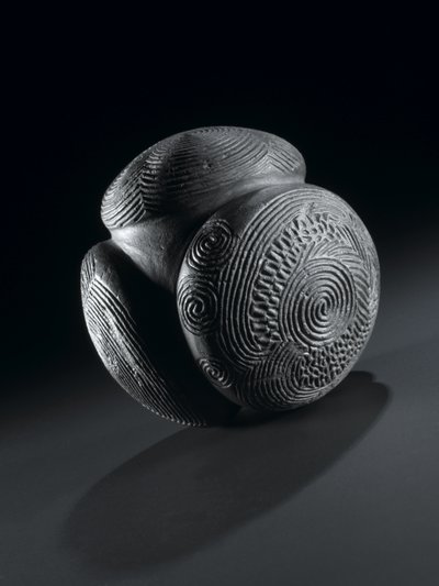 Faragott labda Glass Hillből, Towie, Aberdeenshire, Neolitikum, Kr.e. 3000 körül alkotó: Unbekannt