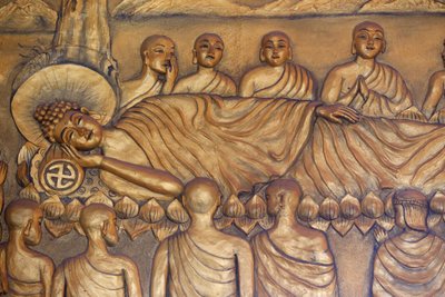 Chua Thiep Hosszú buddhista pagoda. Fekvő Buddha. 45 év Dharma tanítása után Buddha átment Parinirvánába. Szobor. Thay Ninh. Vietnam alkotó: Unbekannt