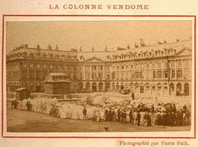 Commune de Paris (1871): a Vendome oszlop lerombolása 1871 májusában. Pierre Pepetit fényképe. Nyomtatás kartonra, Dim. 9x5,4 cm alkotó: Unbekannt