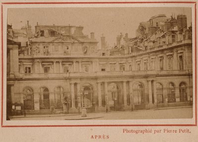 Párizs község (1871): a párizsi Palais-Royal (Palais Royal) képe az 1871. májusi tűzvész után. Pierre Pepetit fényképe. Nyomtatás kartonra, Dim. 9x5,4 cm alkotó: Unbekannt