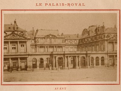 Párizs község (1871): a párizsi Palais-Royal (Palais Royal) képe az 1871. májusi tűzvész előtt. Pierre Pepetit fényképe. Nyomtatás kartonra, Dim. 9x5,4 cm alkotó: Unbekannt