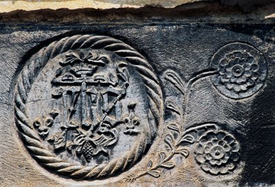 Dekoratív részlet a bejárattól, Pigna, Liguria, Olaszország alkotó: Benjamin Baud