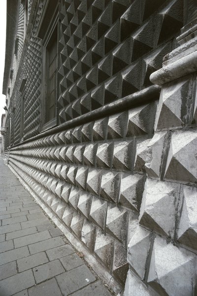 Részlet a Palazzo dei Diamanti homlokzatáról, Ferrara, Olaszország (fotó) alkotó: Benjamin Baud