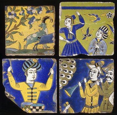 Négy szafavida cuerda seca csempe, amelyek két kecskebakot ábrázolnak, valamint zenészek és táncosok alakjait, kb. 1600 alkotó: Unbekannt