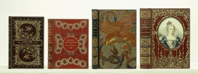 Négy könyv borítója Riviere & Sons kötésével, köztük "Catherine de" Medici élete és ideje", alkotó: Unbekannt