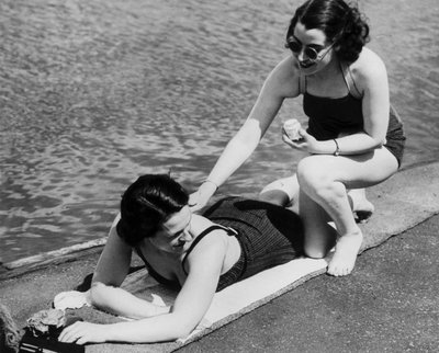"Lányok a Serpentine Lido-ban alkotó: Unbekannt