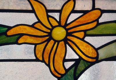 Kézműves ólomüveg ablak virágdíszítéssel, Róma, Lazio, Olaszország, Detail alkotó: William M. Timlin