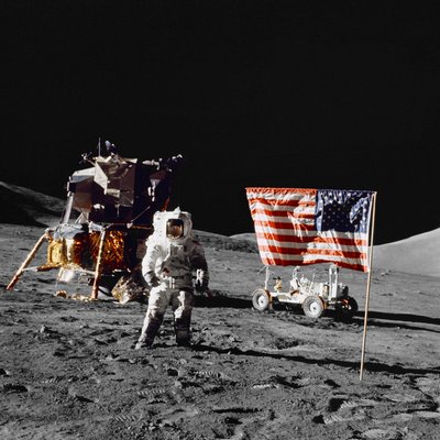 Harrison H Schmitt a Hold felszínén az Apollo 17 leszállási küldetése során alkotó: Unbekannt