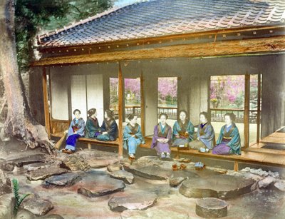 Japán 1890 körül. Japán nők a kertben. Kézi színezett fénykép 1890 körül. alkotó: Unbekannter Künstler