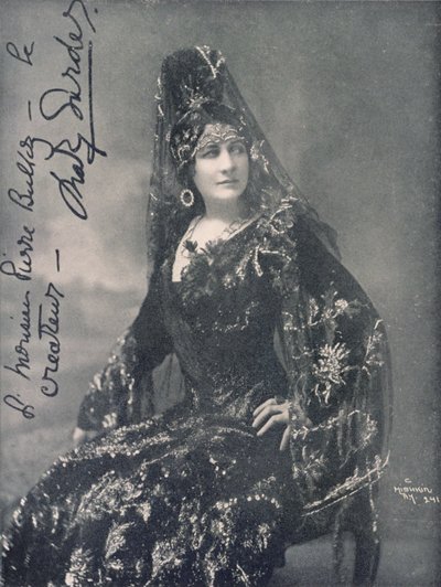 Mary Garden (1874-1967), operaszoprán, stúdiófotó Carmen szerepében, C. Mishkin (f/w fotó) alkotó: Unbekannt