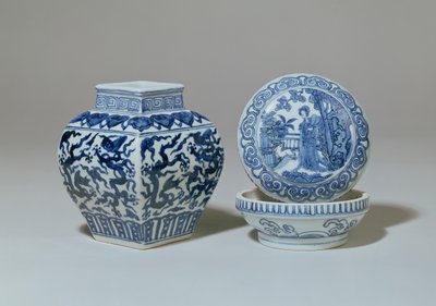 Ming kék-fehér négyzet alakú baluszteres tégely és kör alakú doboz, Chia Ching időszak (1522-66) alkotó: Unbekannt