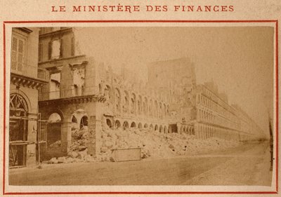 Párizs városa (1871): a pénzügyminisztérium képe Párizsban 1871 májusában. Pierre Pepetit fényképe. Nyomtatás kartonra, Dim. 9x5,4 cm alkotó: Unbekannt
