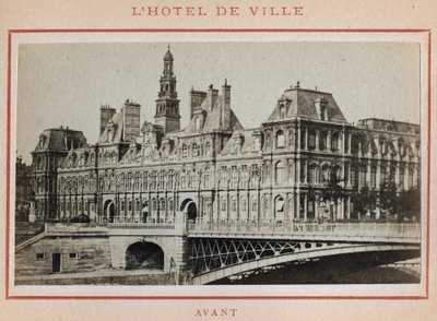 Paris Commune (1871): a párizsi Hotel de Ville képe az 1871. májusi tűzvész előtt. Pierre Pepetit fényképe. Nyomtatás kartonra, Dim. 9x5,4 cm alkotó: Unbekannt