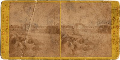 Párizs ostroma (1871): a város látképe a poroszok városostroma idején, 1870. 09. 20. és 1871. 01. 28. között. Fénykép a Q.V.-ről. Nyomtatás kartonra Dim. 17x6,9 cm alkotó: Unbekannt